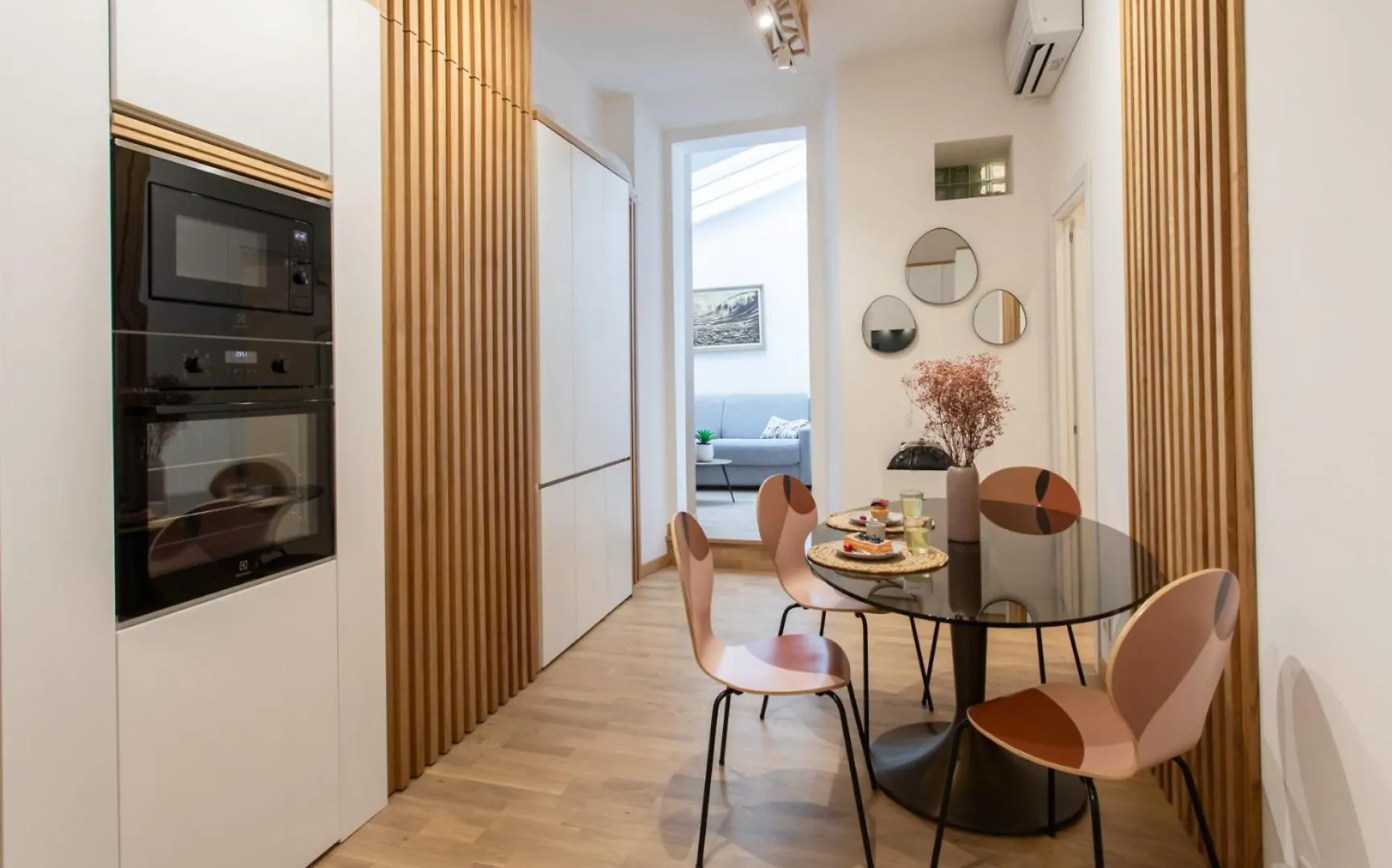 #51 1Bdr Massena,Central 5 Min To The Beach Ac contacts